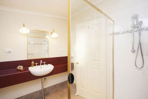 Beechworth Cedar Cottages - Mackay Tourism 7