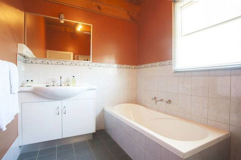 Beechworth Cedar Cottages - Mackay Tourism 5