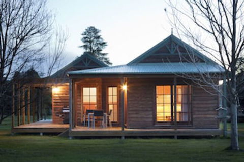 Beechworth Cedar Cottages - Mackay Tourism 0