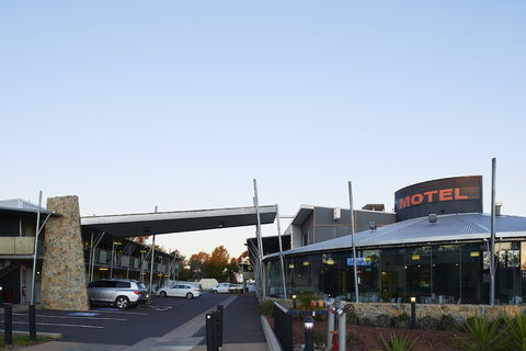 Station Motel Parkes - Mackay Tourism 0