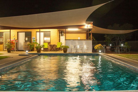 Angaston Vineyards Motel - Mackay Tourism 6