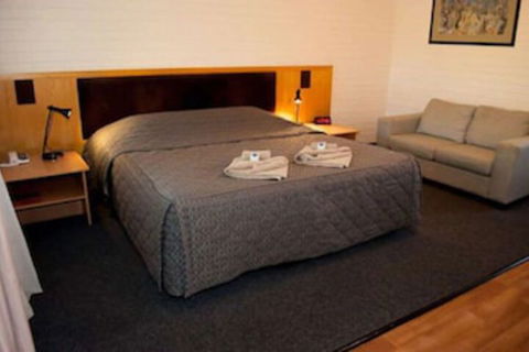 Angaston Vineyards Motel - Mackay Tourism 0