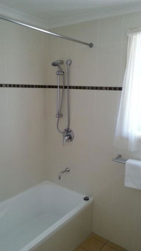 Armidale Pines Motel - Mackay Tourism 5
