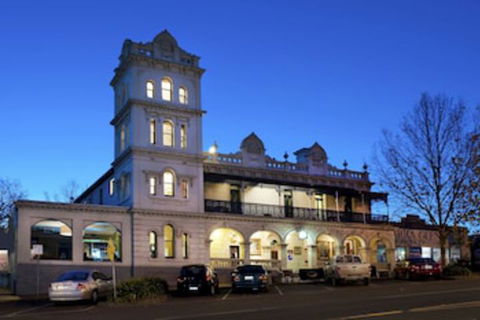 Yarra Valley Grand Hotel - Mackay Tourism 0