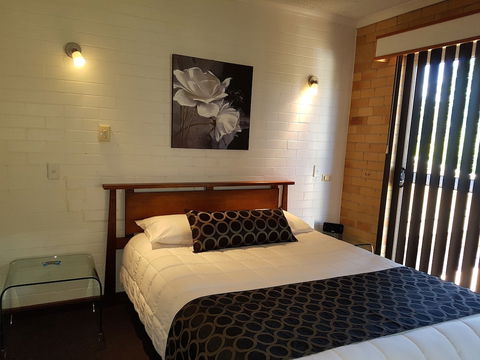 Cousins Motor Inn - Mackay Tourism 5