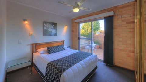Cousins Motor Inn - Mackay Tourism 1