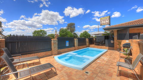 Cousins Motor Inn - Mackay Tourism 0