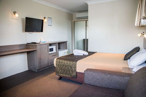 Lilac City Motor Inn & Steakhouse - Mackay Tourism 5
