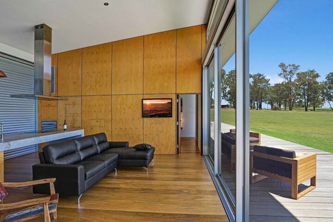 The Longhouse Suite 2 - Mackay Tourism 6