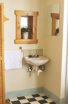 Katoomba Mountain Lodge - Mackay Tourism 4