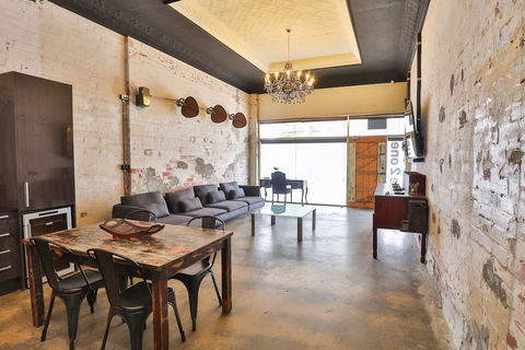 Indulge Apartments - Eighth Street - Mackay Tourism 1