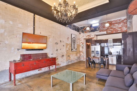 Indulge Apartments - Eighth Street - Mackay Tourism 0