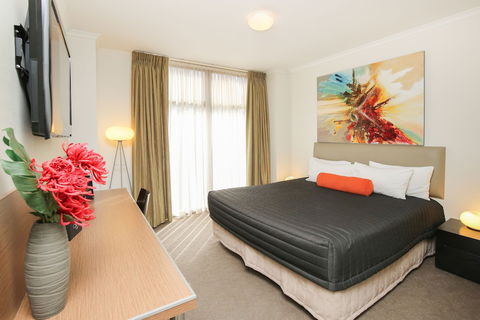 Indulge Apartments - Ontario - Mackay Tourism 4