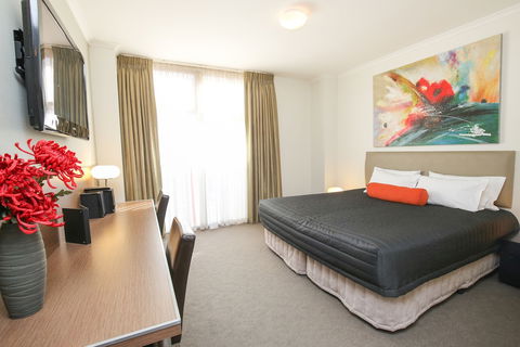 Indulge Apartments - Ontario - Mackay Tourism 6