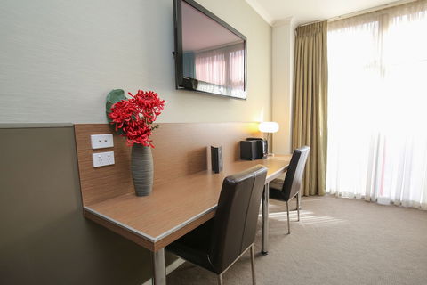 Indulge Apartments - Ontario - Mackay Tourism 1