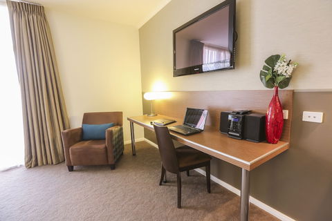 Indulge Apartments - Ontario - Mackay Tourism 3
