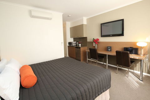 Indulge Apartments - Ontario - Mackay Tourism 5