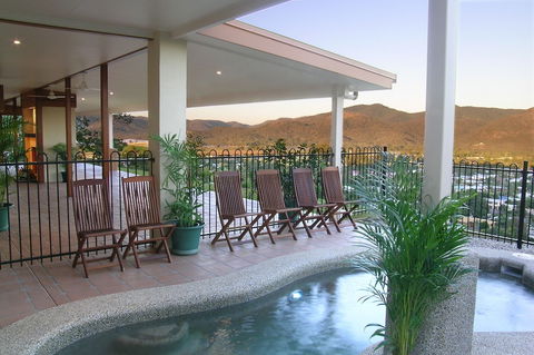 The Summit Rainforest Retreat - Mackay Tourism 0