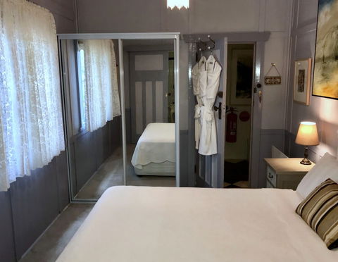 The Chalet Guesthouse And Studio - Mackay Tourism 4