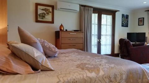 Bellbird Cottage B & B - Mackay Tourism 4