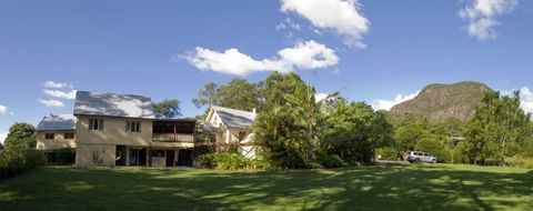 Glass House Mountains Ecolodge - Mackay Tourism 0