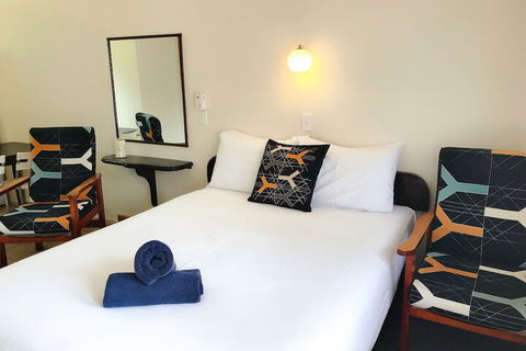 Paradise Court Holiday Units - Mackay Tourism 7