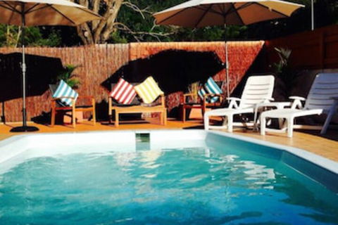 Paradise Court Holiday Units - Mackay Tourism 0