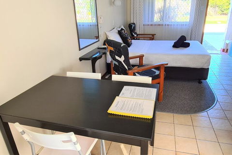 Paradise Court Holiday Units - Mackay Tourism 3