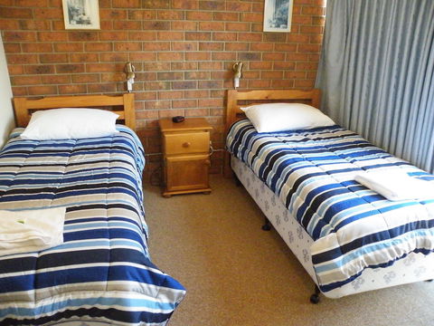 Pacific Heights Holiday Apartments & Munn's Tower House - Mackay Tourism 2