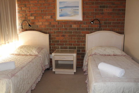 Pacific Heights Holiday Apartments & Munn's Tower House - Mackay Tourism 3
