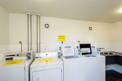 Coral Sands Motel - Mackay Tourism 6