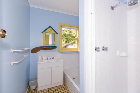 HOLIDAY On NAUTILUS INVERLOCH - Mackay Tourism 3