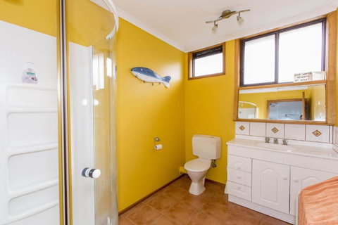 HOLIDAY On NAUTILUS INVERLOCH - Mackay Tourism 6