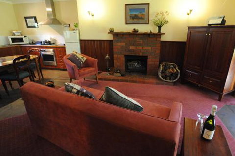 Wintarni Olives Cottage - Mackay Tourism 2