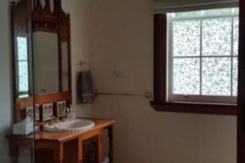 The Old School Bed & Breakfast - Mackay Tourism 4