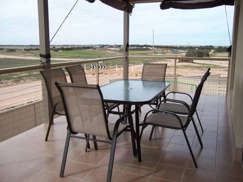 Relax On Par - Mackay Tourism 1