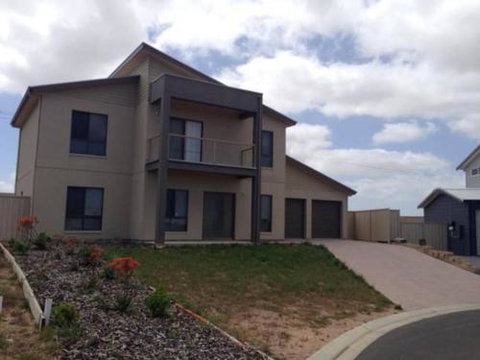 Relax On Par - Mackay Tourism 6