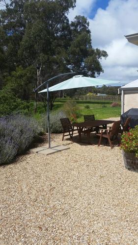 Peppermint Farm Cottage - Mackay Tourism 1