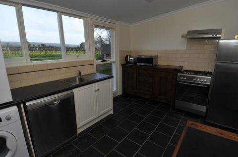 Peppermint Farm Cottage - Mackay Tourism 4