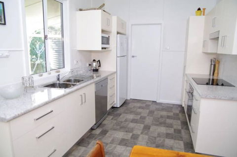 Fleur Cottage 7 Willow Street - Mackay Tourism 2