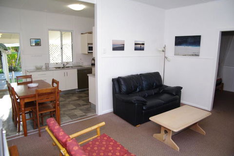 Fleur Cottage 7 Willow Street - Mackay Tourism 3