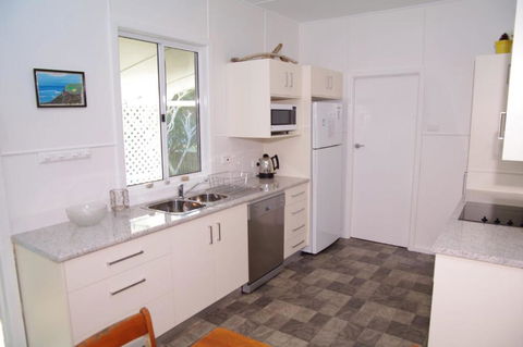 Fleur Cottage 7 Willow Street - Mackay Tourism 6