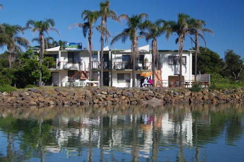 Beachfront 3 25 Willow Street - Mackay Tourism 2