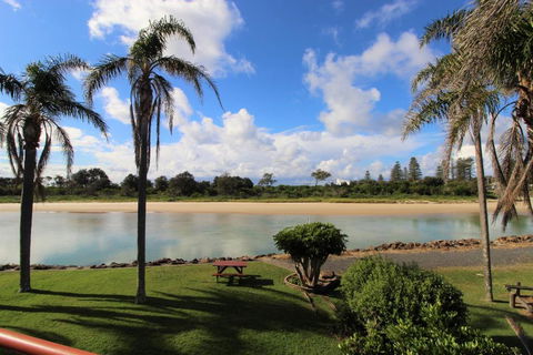 Beachfront 3 25 Willow Street - Mackay Tourism 4