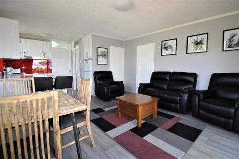 Beachfront 3 25 Willow Street - Mackay Tourism 3