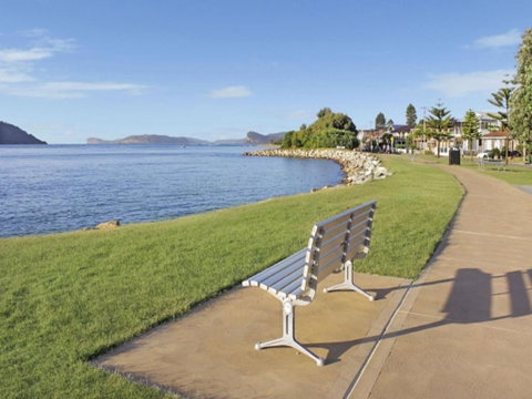 Ocean Panorama 1 Bedroom Oceanview Apt - Mackay Tourism 3