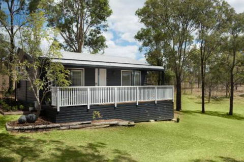Worthingtons Guest Cottage - Mackay Tourism 0