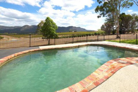 Worthingtons Guest Cottage - Mackay Tourism 3