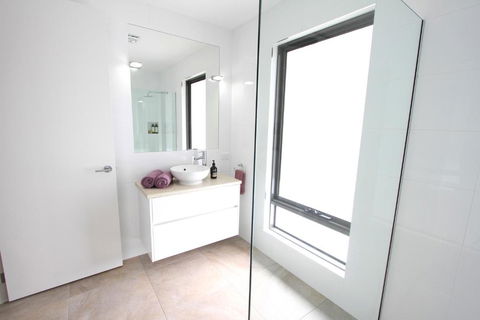 Wentworth Wharf B & B - Mackay Tourism 1