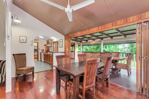 Edge Hill Holiday Home / Cairns - Mackay Tourism 1